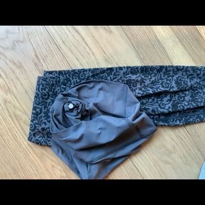 Lululemon Black and gray leggings. Size 4
